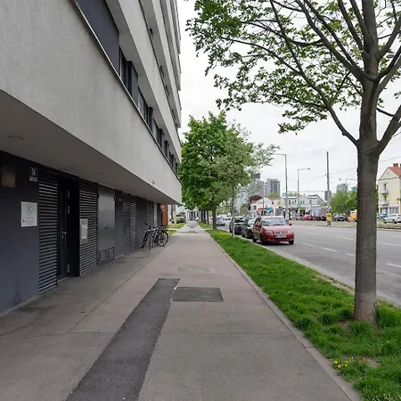 Between Old Danube And Danube Center - New, Quiet And Modern Apartment Vienna