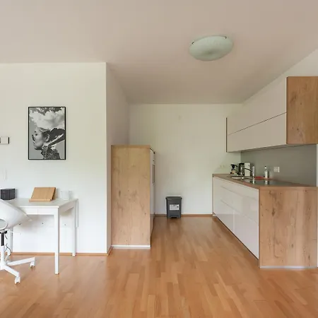 Apartment Between Old Danube And Danube Center - New, Quiet And Modern