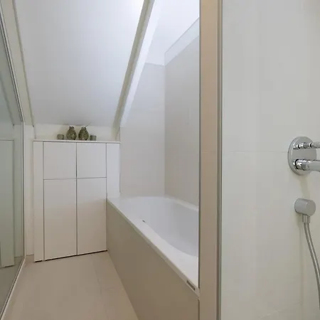 Floor With Terrace And Views *