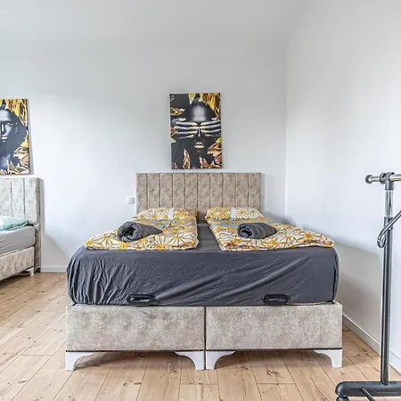 Comfy 3br With Garden, Up To 10 People Apartment