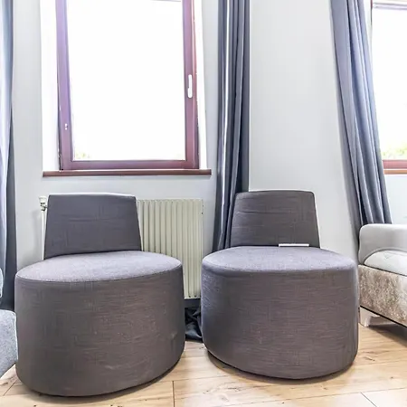 Apartment Comfy 3br With Garden, Up To 10 People *