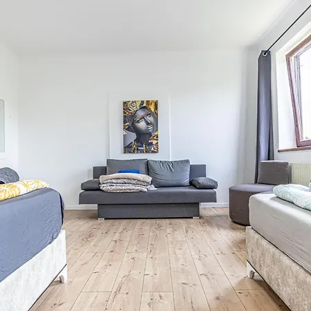 Comfy 3br With Garden, Up To 10 People Apartment