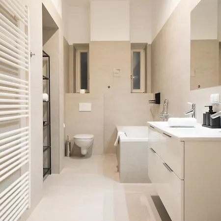 Chic 180m 3br Near Parliament, Self Check-in