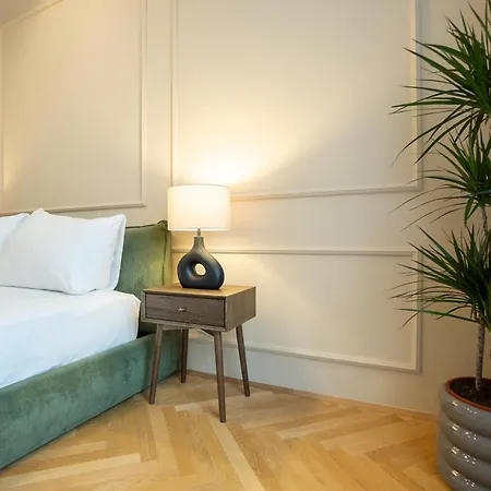 Chic 180m 3br Near Parliament, Self Check-in