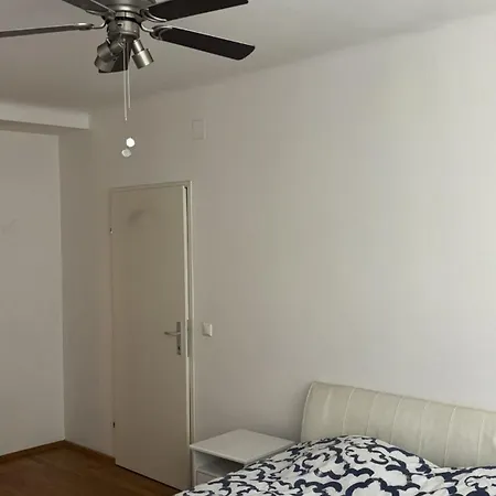 Two Double Bedrooms In Center アパート