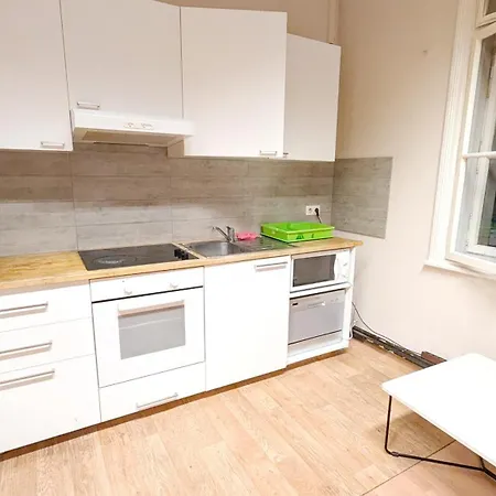 Spacious For Group - 15 Min From Airport & Center, 5 Min From Main-bus Station Ez11 Apartamento *