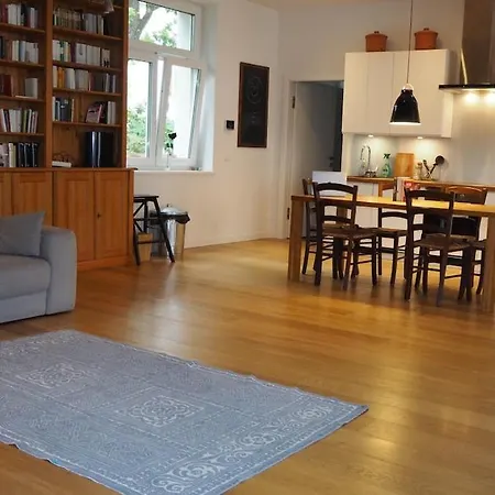 Spacious And Cosy Loft Favorita Apartment *