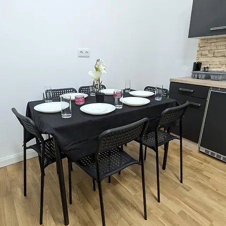 Apartament Spacious In A Lively Area