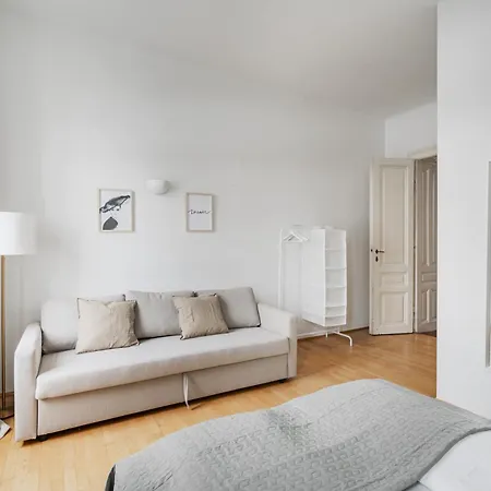 Urban Living - 18th District *