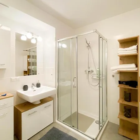 Apartment Twenty2 *