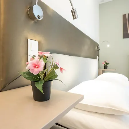 Comfort With Queen-size Bed, Self Check-in