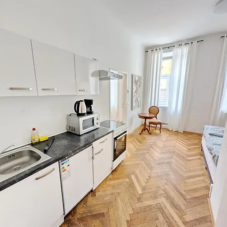 Charming At Maerzstrasse Close To Attractions