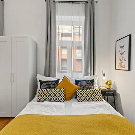 Close To U3 Metro I 15 Minutes To Shopping Street