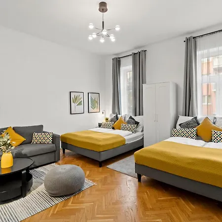 Close To U3 Metro I 15 Minutes To Shopping Street Apartment