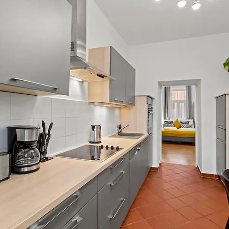 Close To U3 Metro I 15 Minutes To Shopping Street Apartment