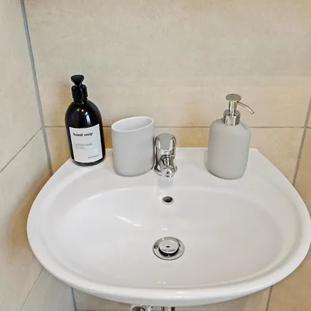 Close To U3 Metro I 15 Minutes To Shopping Street Vienna