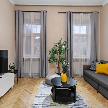Close To U3 Metro I 15 Minutes To Shopping Street