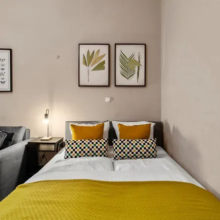 Close To U3 Metro I 15 Minutes To Shopping Street Apartment