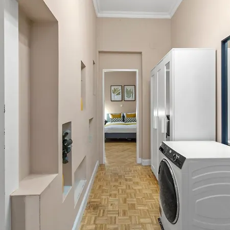 Close To U3 Metro I 15 Minutes To Shopping Street