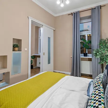 Close To U3 Metro I 15 Minutes To Shopping Street *