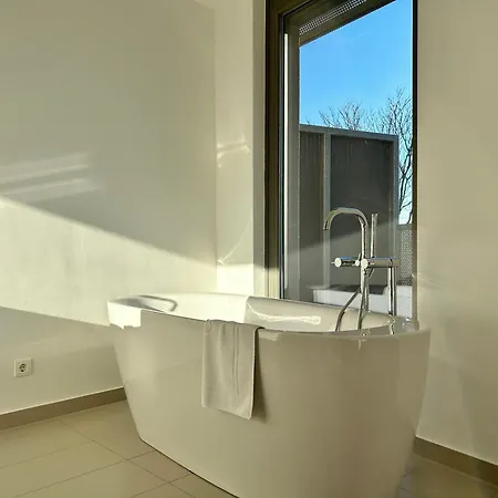 Apartment Modern 4 Bedroom Penthouse With Free Parking