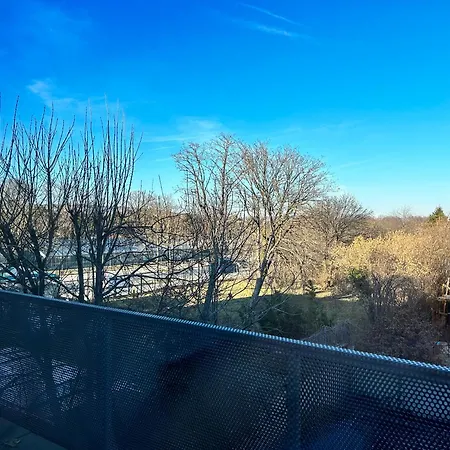 Modern 4 Bedroom Penthouse With Free Parking *