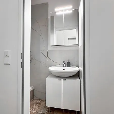 Modern Living I 2 Min To Metro I Wifi