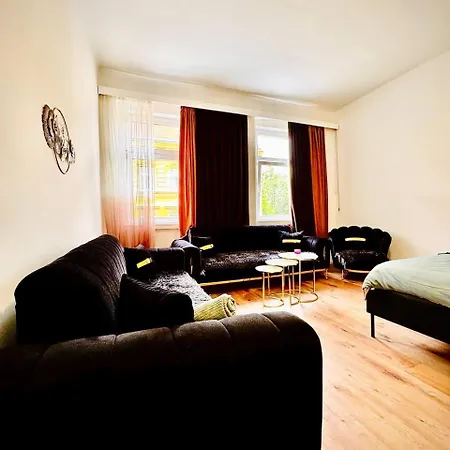 Apartment Cozy In Maerzstrasse Area Mz37
