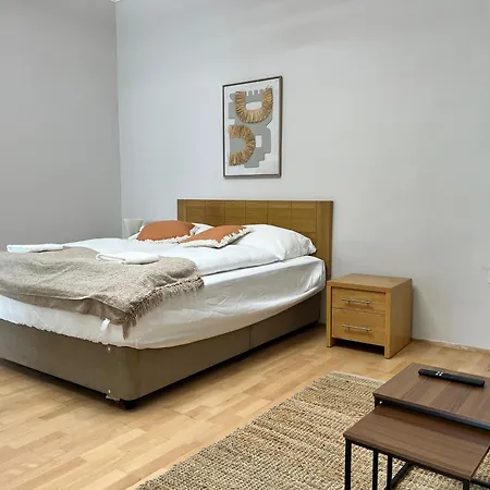 Stylish Modern For 4p With Private Garden