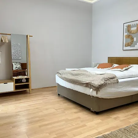Stylish Modern For 4p With Private Garden Apartment *