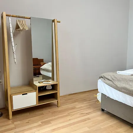 Stylish Modern For 4p With Private Garden Apartment *
