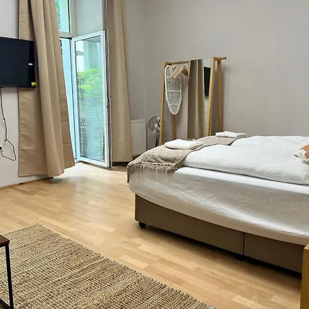 Stylish Modern For 4p With Private Garden