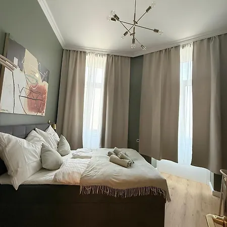 Hostel Home1 - District Twelve Boutique *