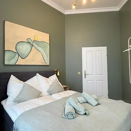 Hostel Home1 - District Twelve Boutique *