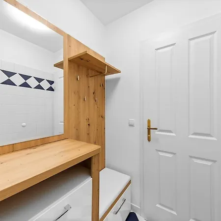 Near Schloss Schoenbrunn Parking Free Apartment