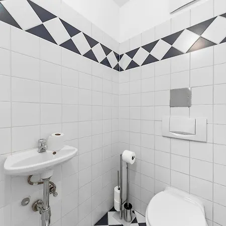 Near Schloss Schoenbrunn Parking Free Apartment *