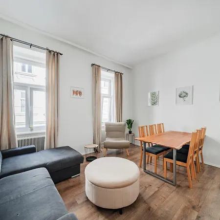 70 M2 Westbahnhof Viena