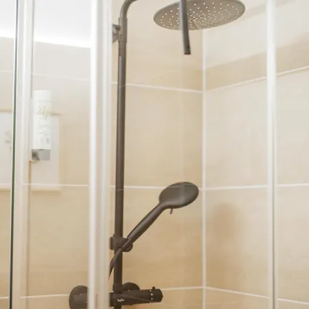 70 M2 Westbahnhof Viena