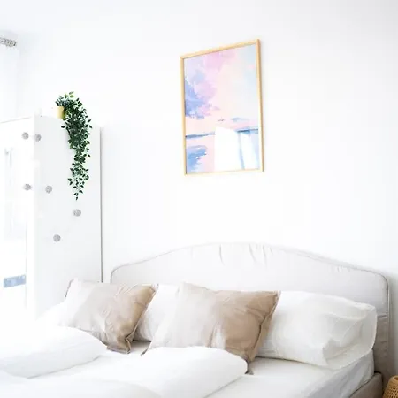 Apartment Design Premium With Balcony & Parking