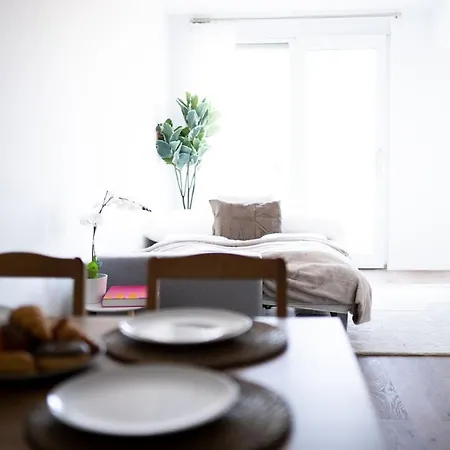Apartment Design Premium With Balcony & Parking *