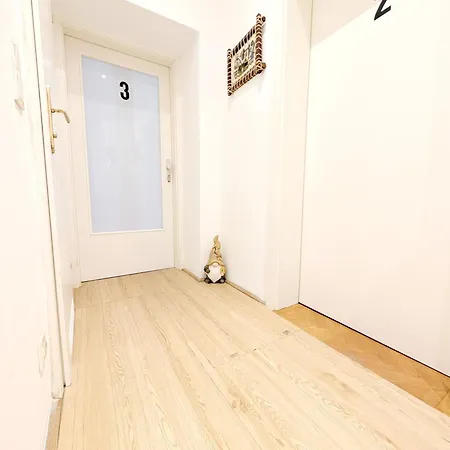 Cozy In Lugner Area