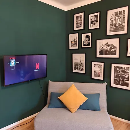 Metro-station To Opera 1 Min Away Apartment