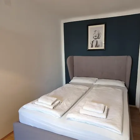 Metro-station To Opera 1 Min Away Apartment Vienna