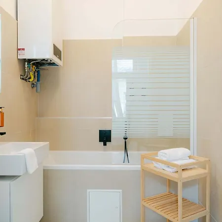 Homey 2br Perfect For 4-6 Metro Close To Naschmarkt Apartament Viena