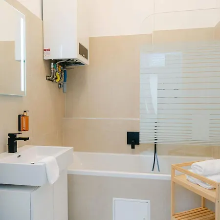 Homey 2br Perfect For 4-6 Metro Close To Naschmarkt Viena