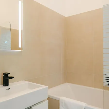 Calm 1br Perfect For 4-6 Metro Close To Naschmarkt *