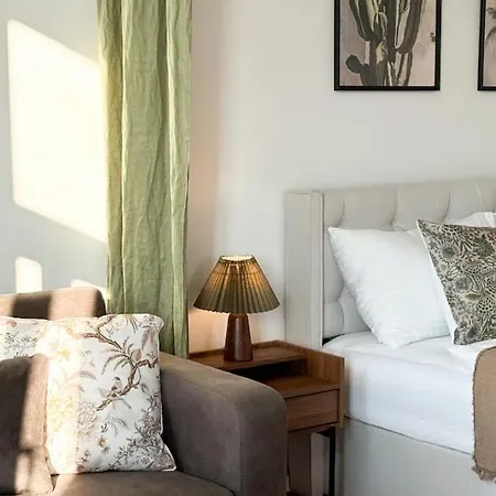 Modern Viennese 1br *
