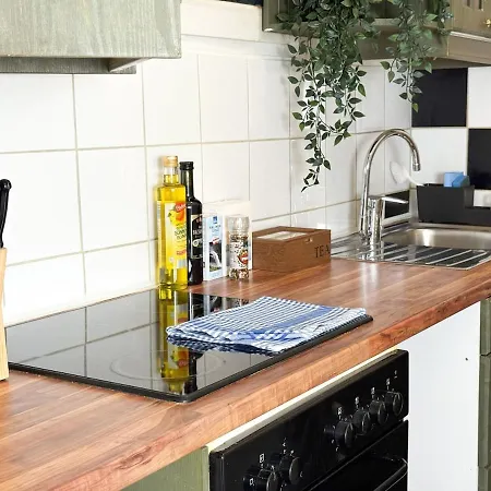 Modern Viennese 1br *