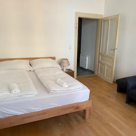 Apartment Peaceful 2br 15-min To Ottakring Station *