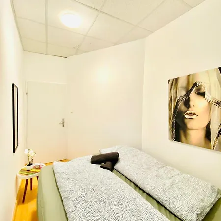Sweet 3-bedroom Shared In A Quiet Neighborhood Apartment